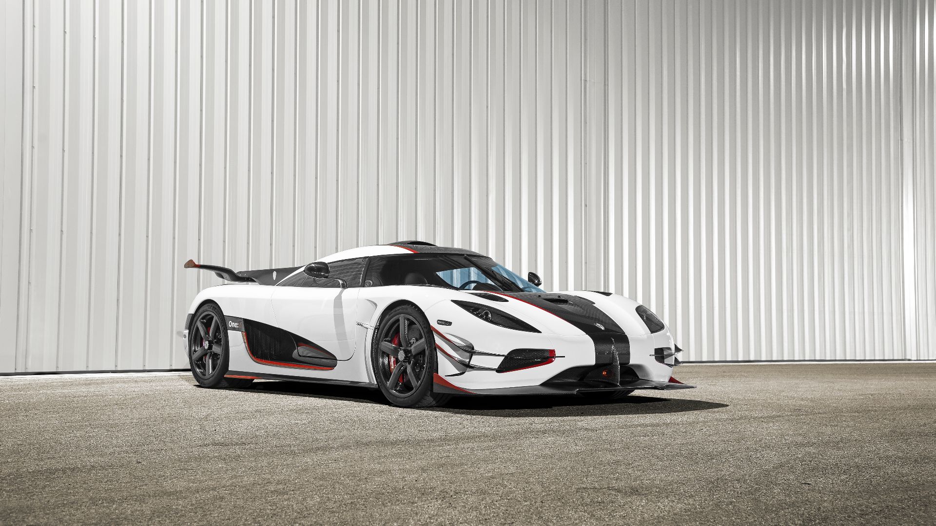 File:Koenigsegg One-1 (20671177210).jpg