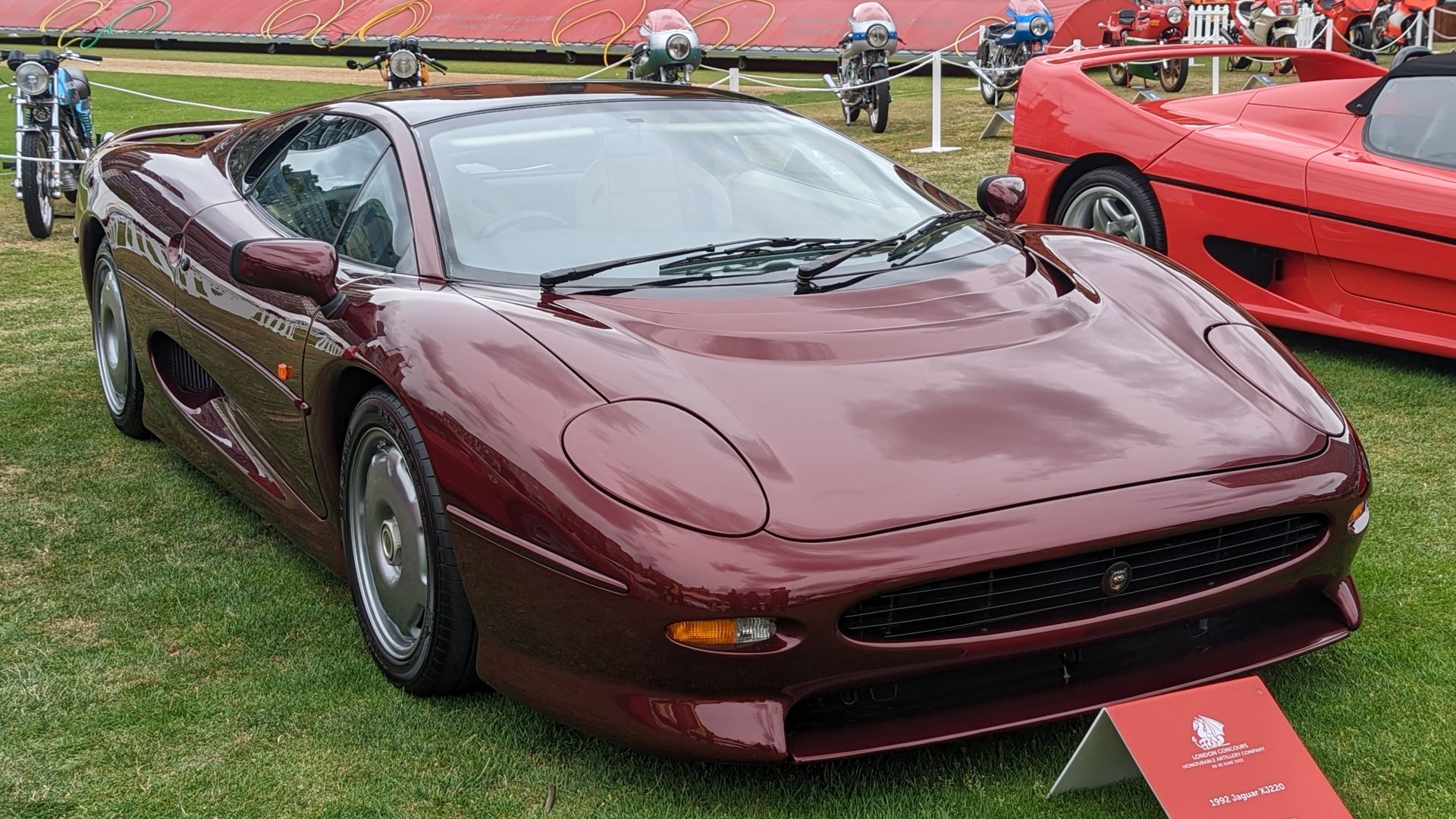 File:1992 Jaguar XJ220.jpg