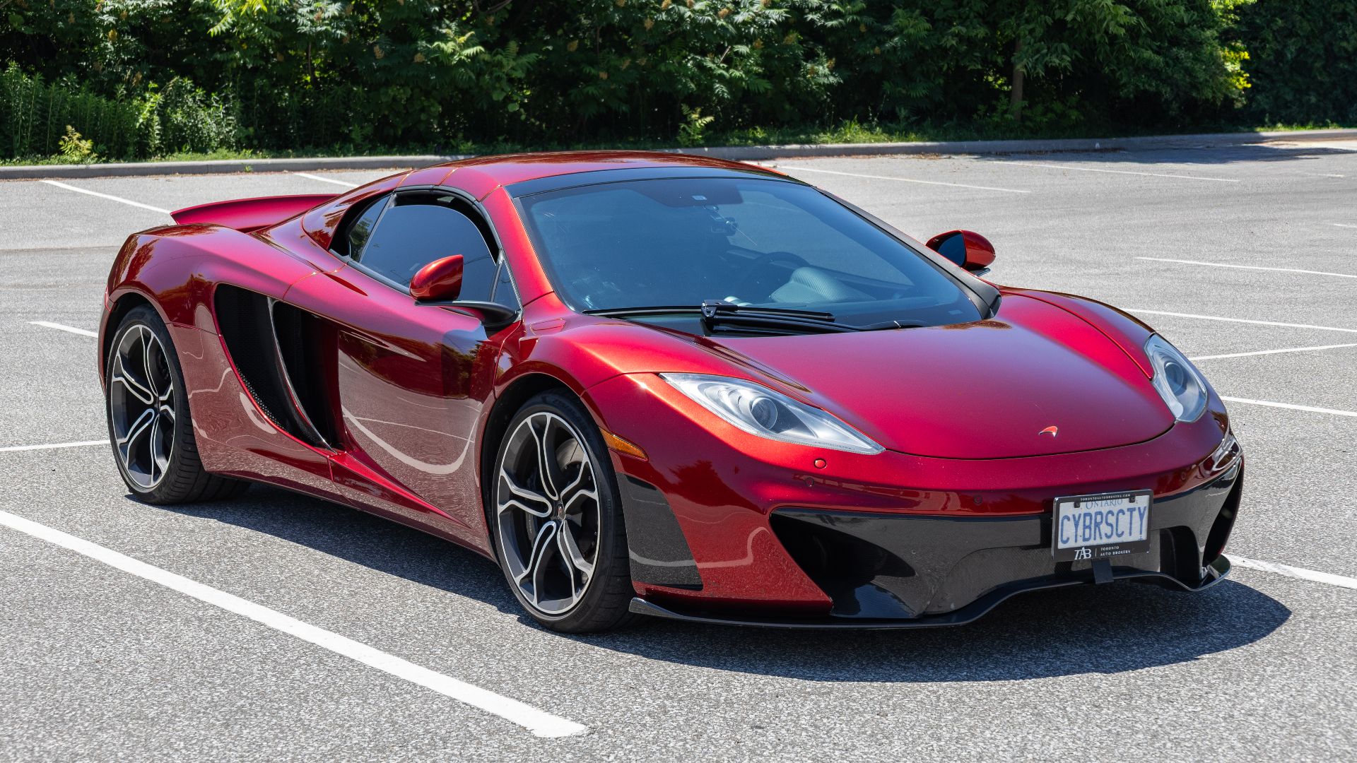 File:McLaren MP4-12C, Kingsville, Ontario, 2025-06-29.jpg