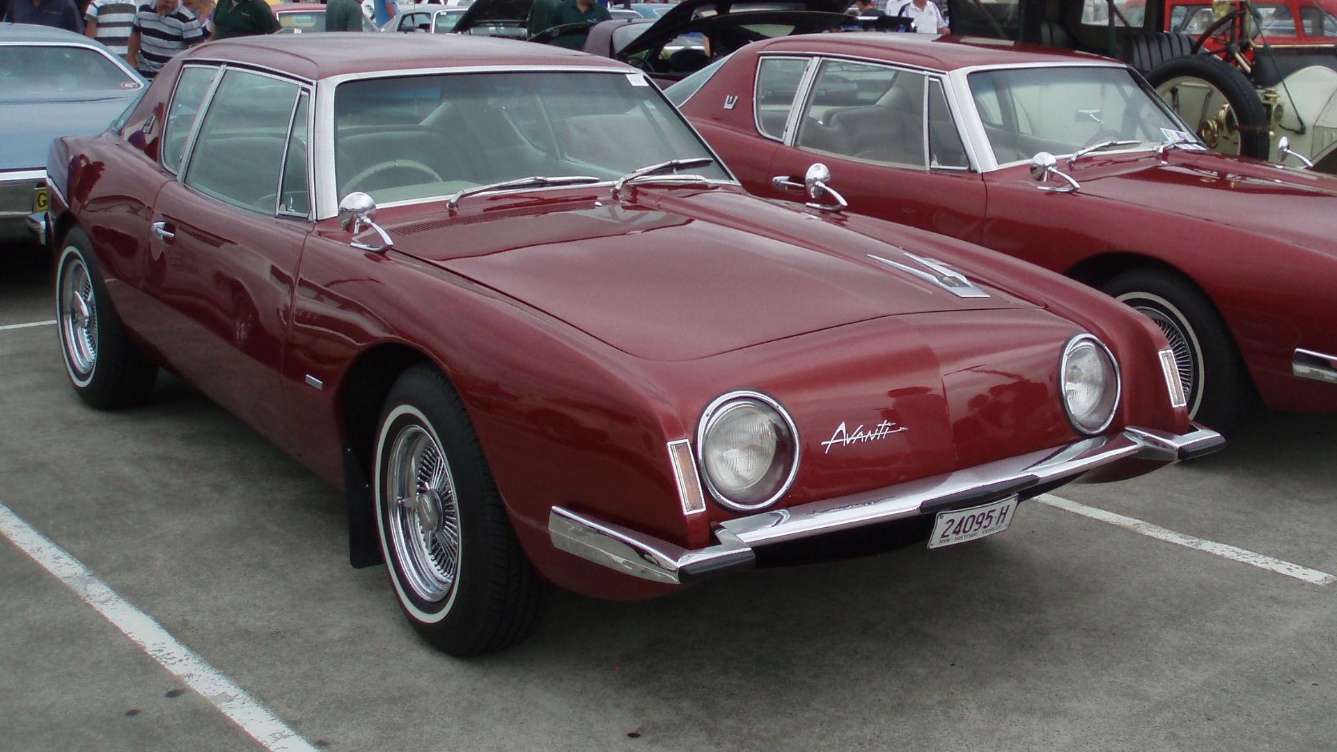File:1963 Studebaker Avanti R2 coupes (5410200676).jpg