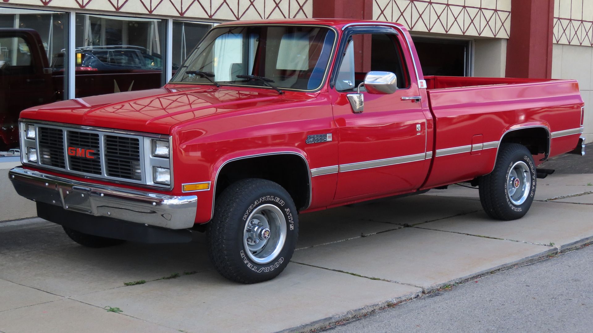 File:1985 GMC K-1500 Sierra Classic Wideside, front left, 09-30-2023.jpg