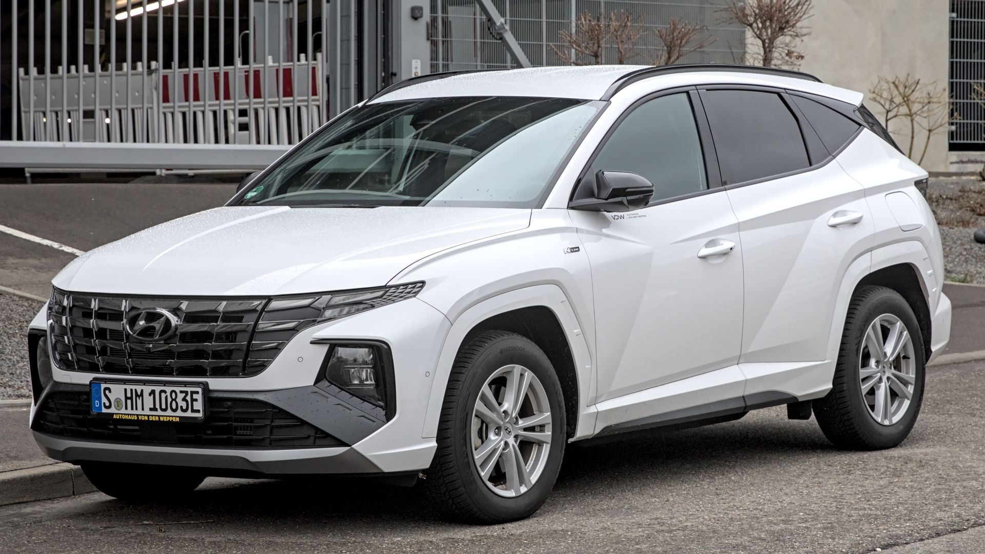 File:Hyundai Tucson (NX4, SWB) PHEV 1X7A1858.jpg