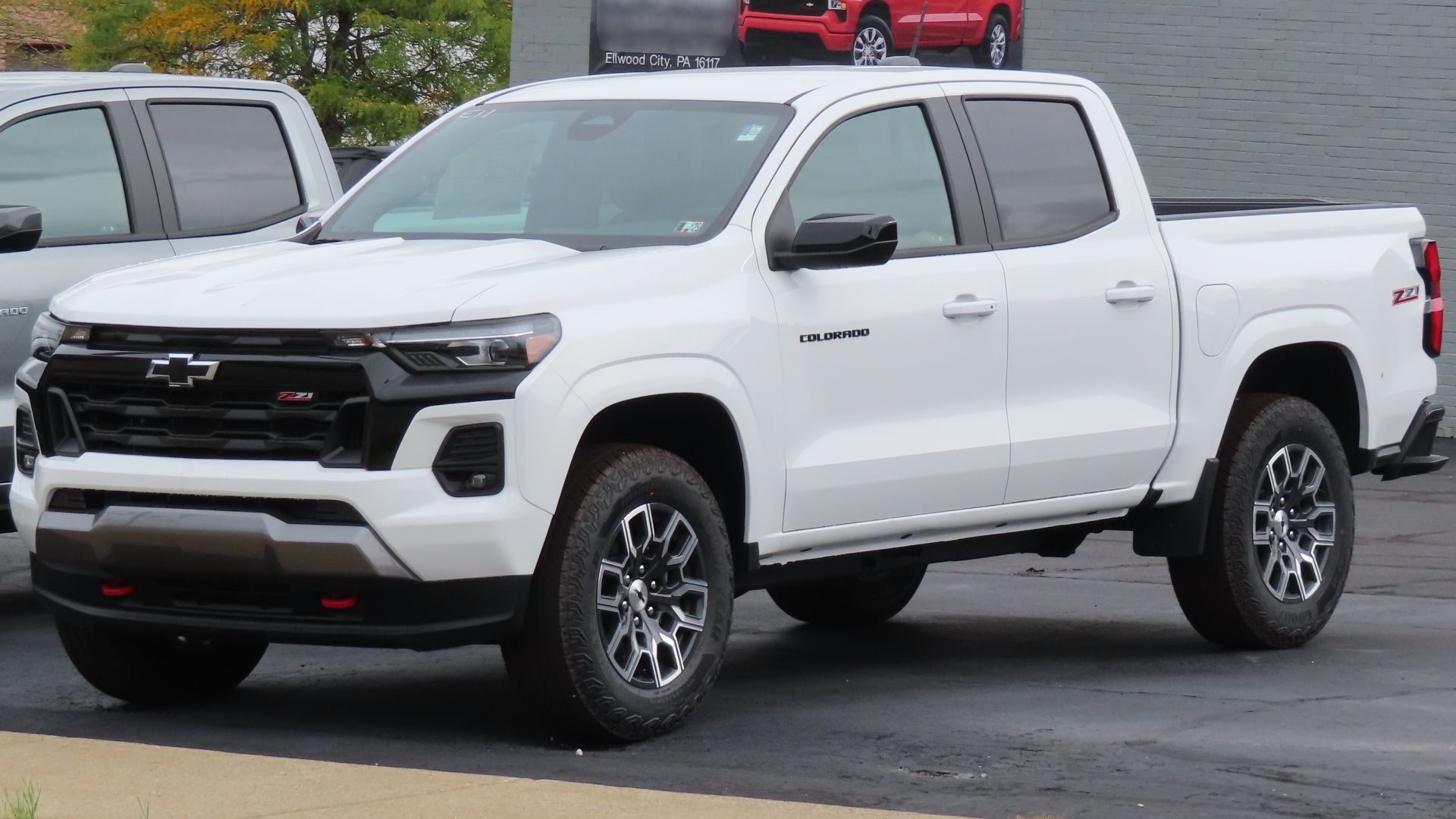 File:2024 Chevrolet Colorado Z71, front left, 09-28-2024.jpg