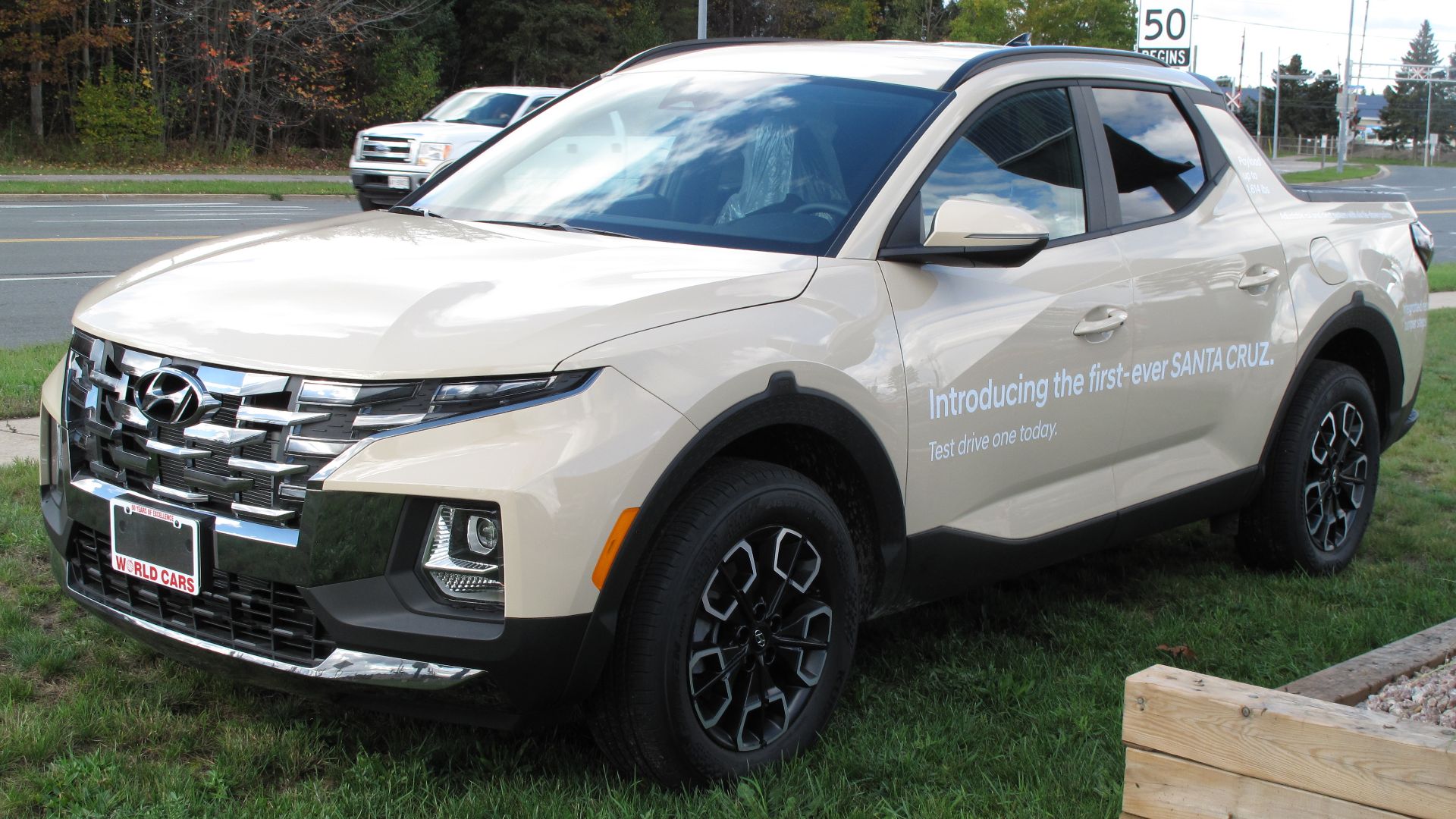 File:2022 Hyundai Santa Cruz, Front Left, 10-17-2021.jpg