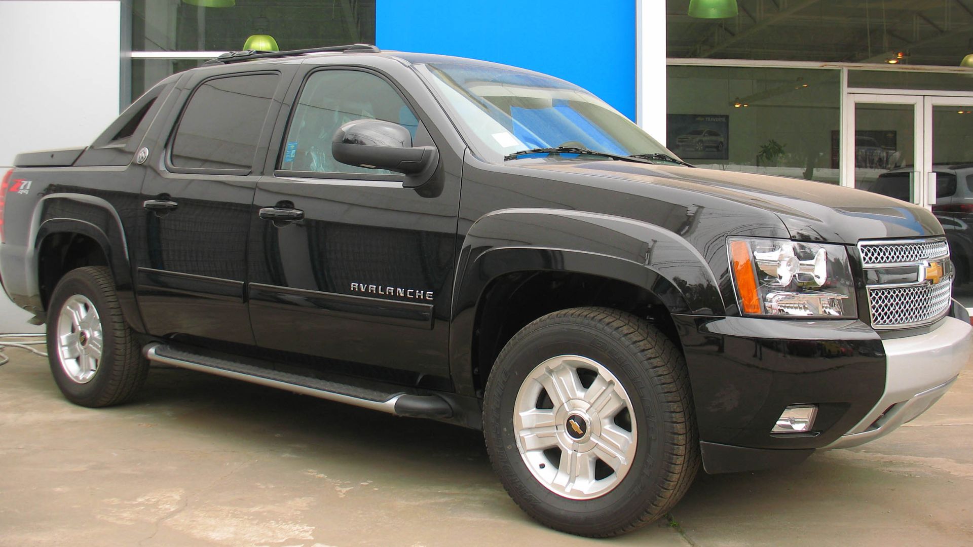 File:Chevrolet Avalanche Z71 Black Diamond Last Edition 2013.jpg