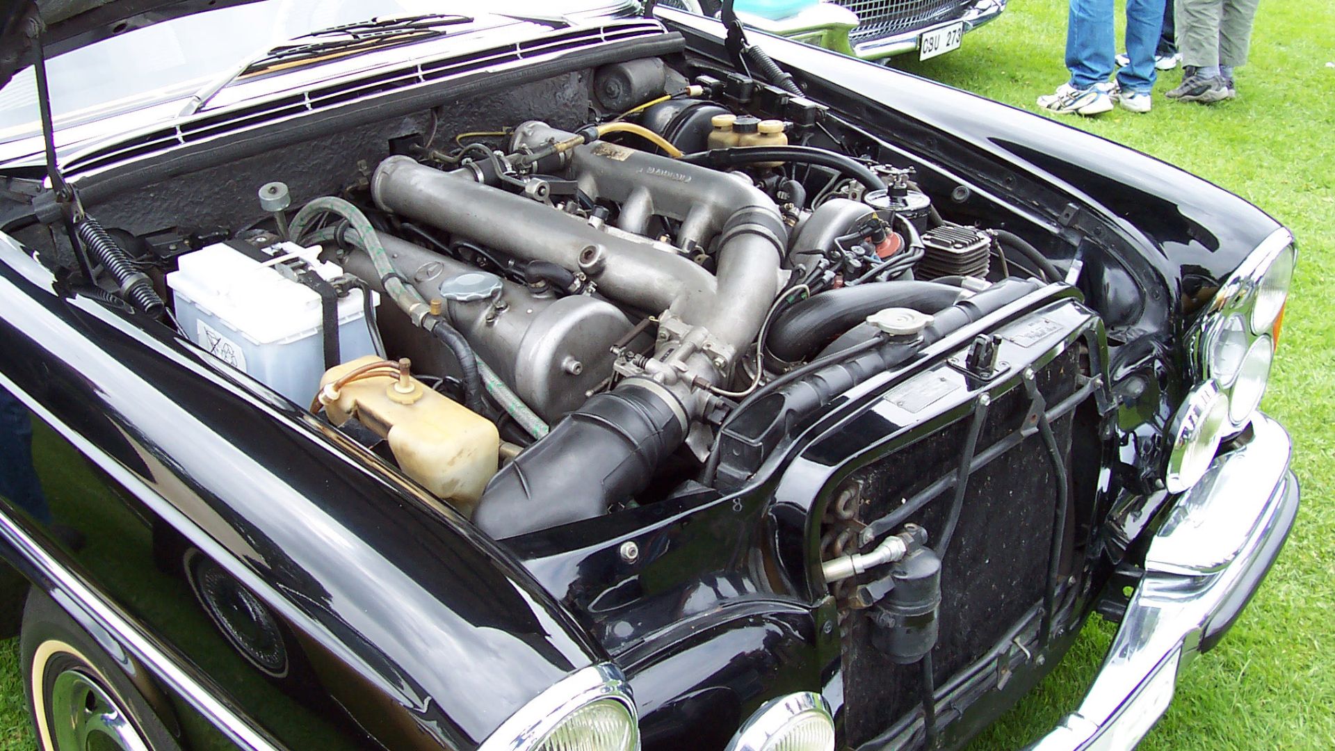 File:MB W109 6 3 engine.jpg