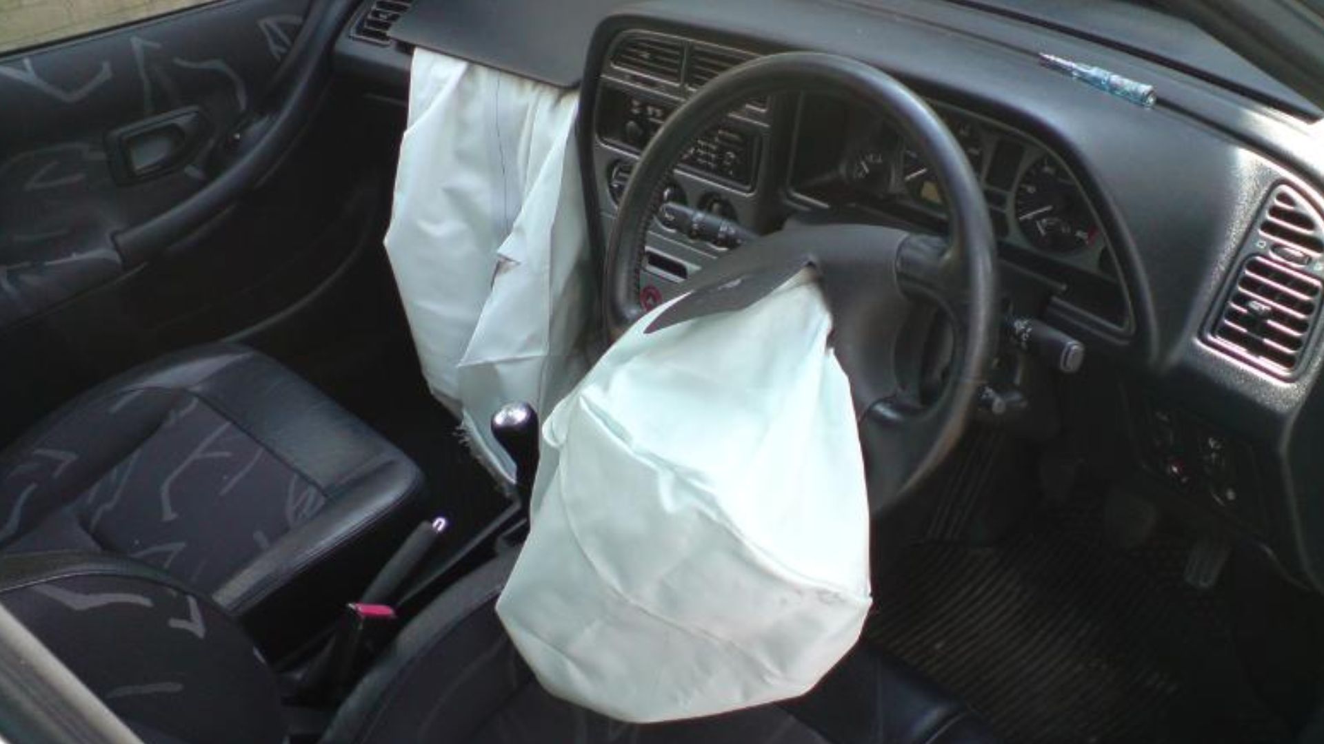 File:Peugeot 306 airbags deployed.jpg