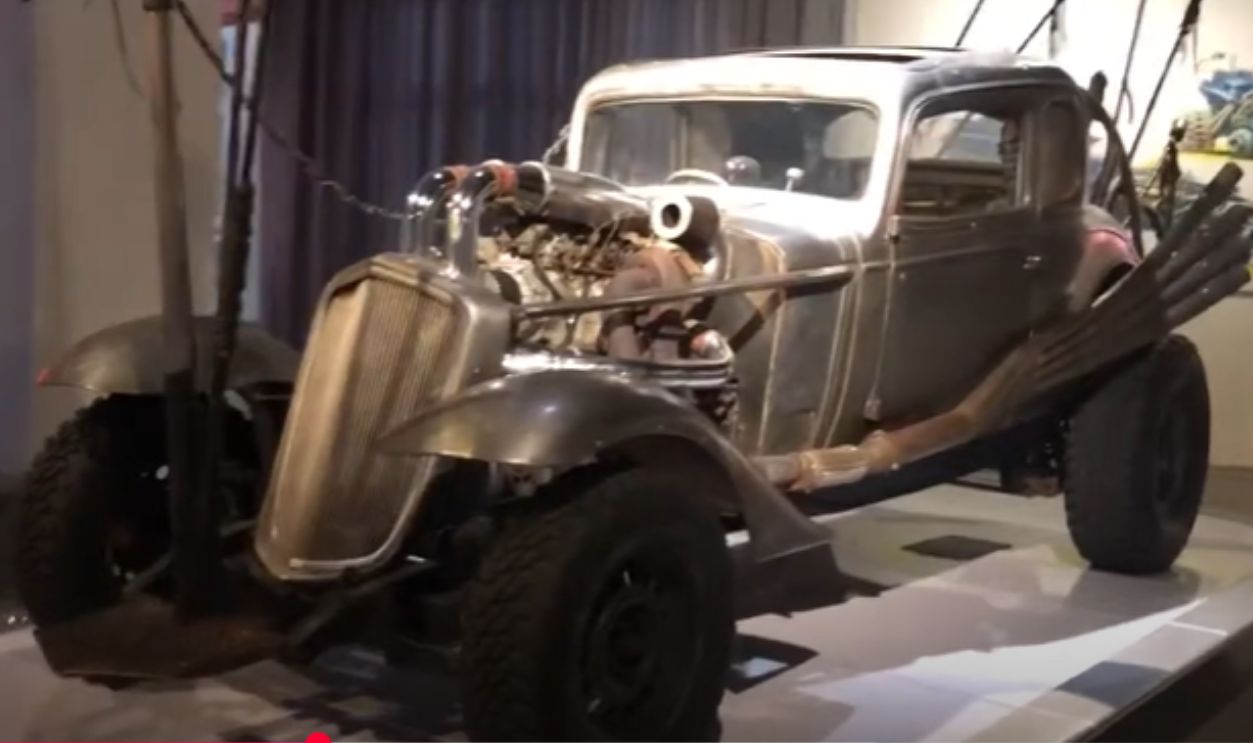 Screenshot from Mad Max: Fury Road (2015)