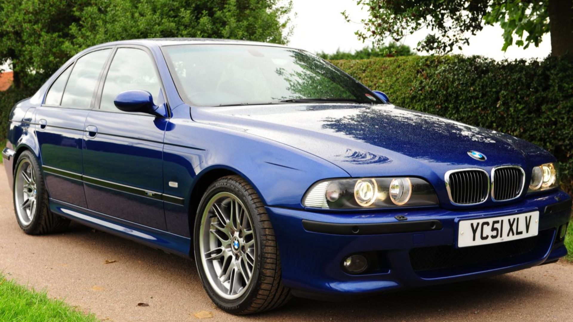 File:BMW M5 E39 (Blue).jpg