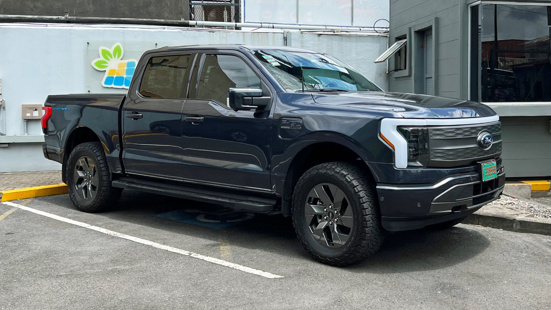 File:Ford F-150 Lightning CRI 05 2023 3640.jpg