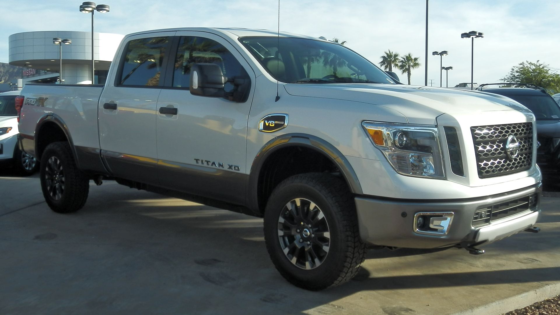 File:Nissan Titan V8 P4220668.jpg