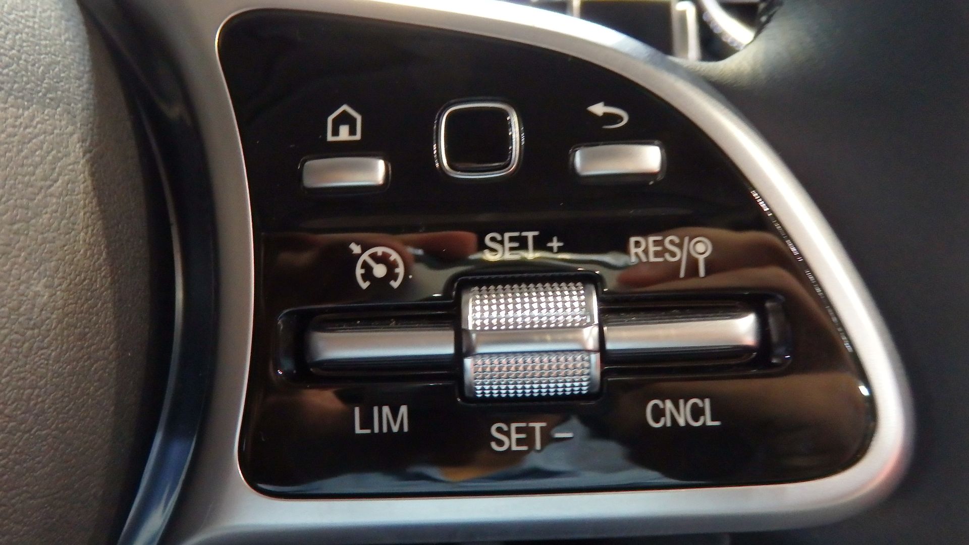 File:2019 Mercedes-Benz E 300 Exclusive Line (77).jpg