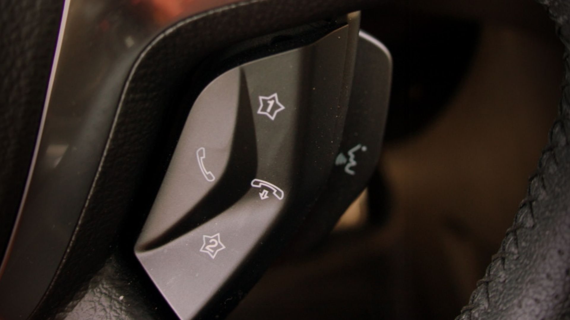 File:Voice Controls - 2013 Ford Focus ST (10062666415).jpg