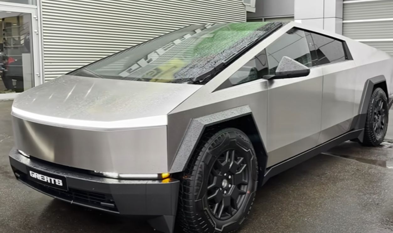 2025 Tesla Cybertruck Cyberbeast