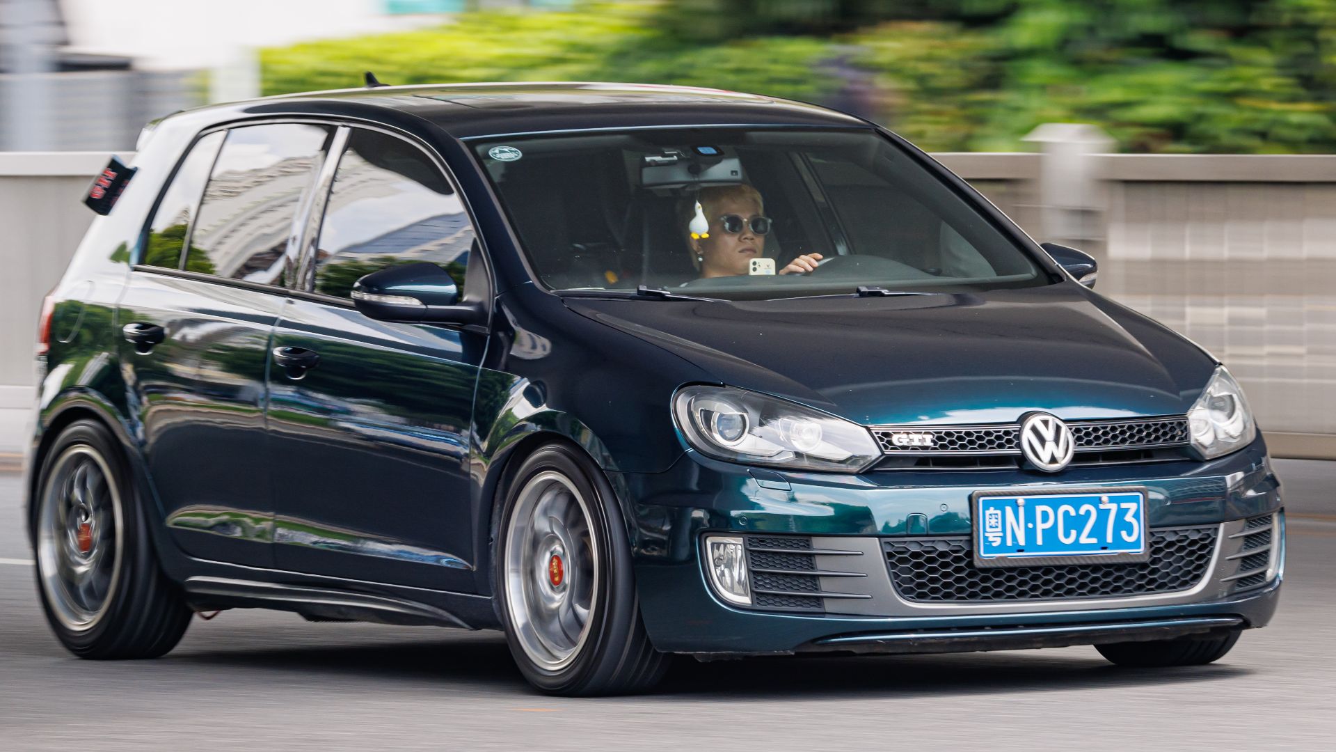 File:VOLKSWAGEN GOLF GTI (Mk6 A6 Typ 5K) China.jpg