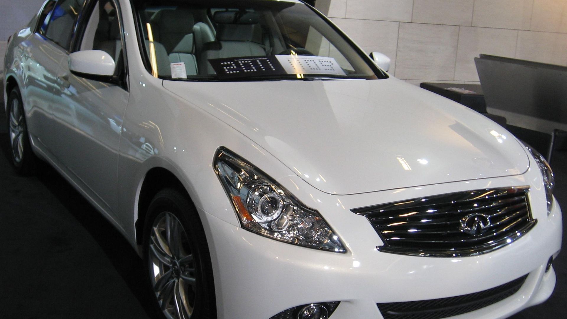 File:'11 Infiniti G25 (MIAS '11).jpg