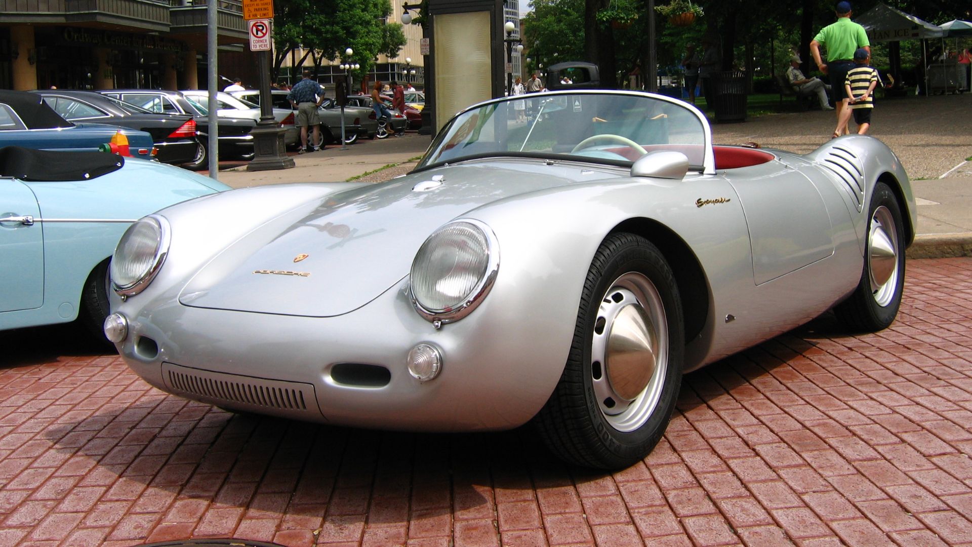 File:Porsche 550 Spyder parked.jpg