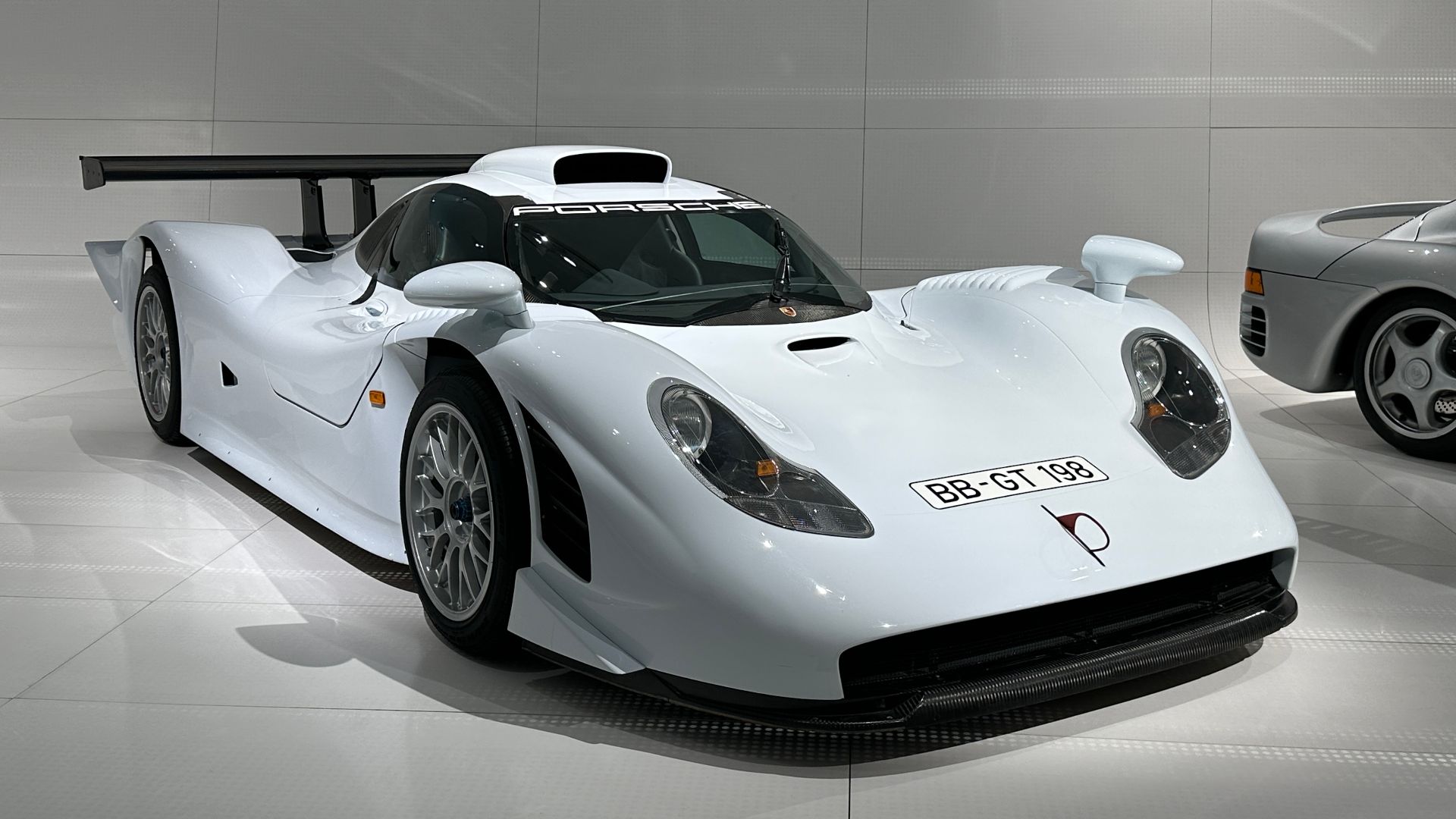 File:Porsche 911 GT1 Straßenversion - Stuttgart Museum.jpg