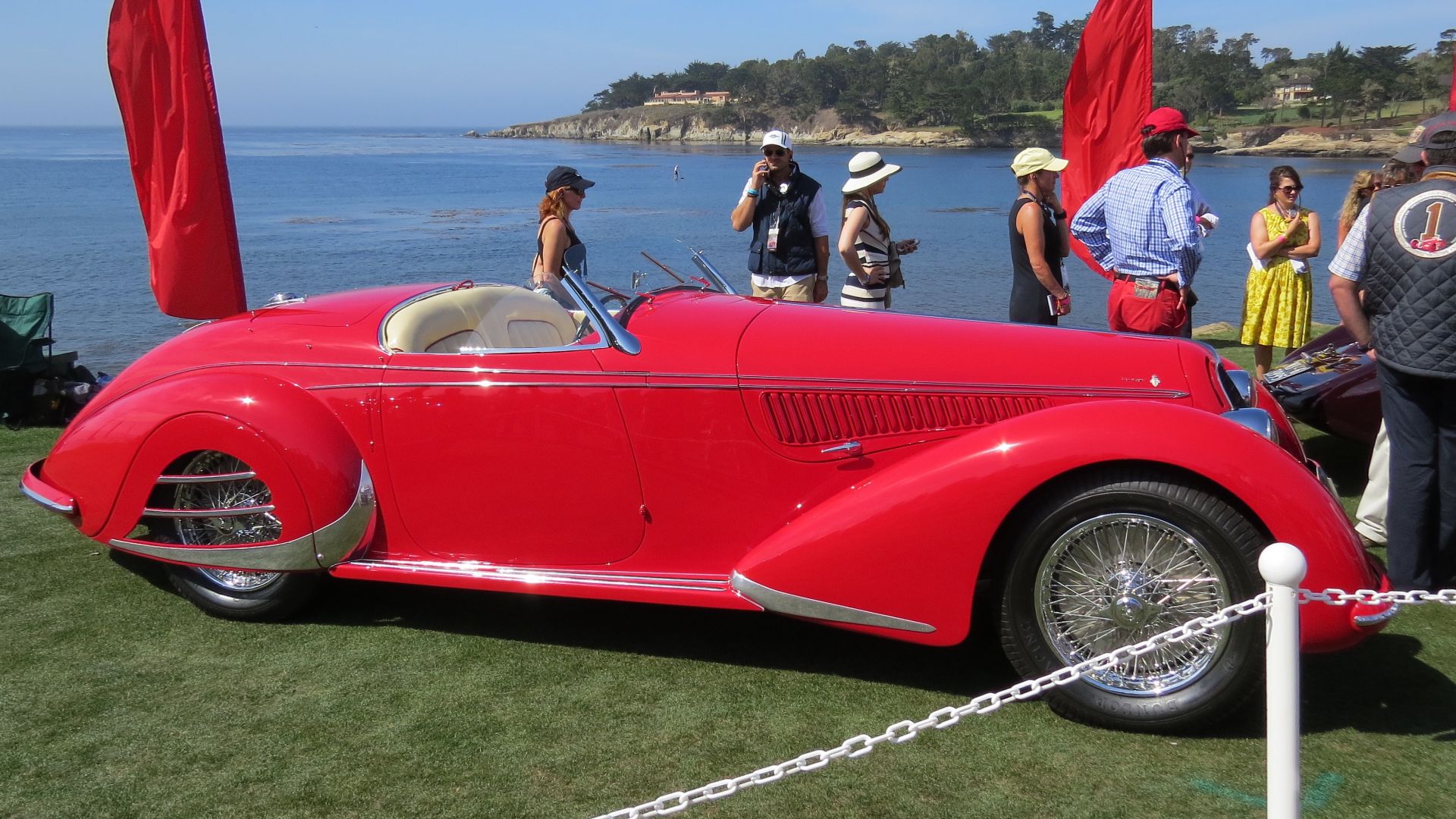 File:Concours d'Elegance (20452639060).jpg