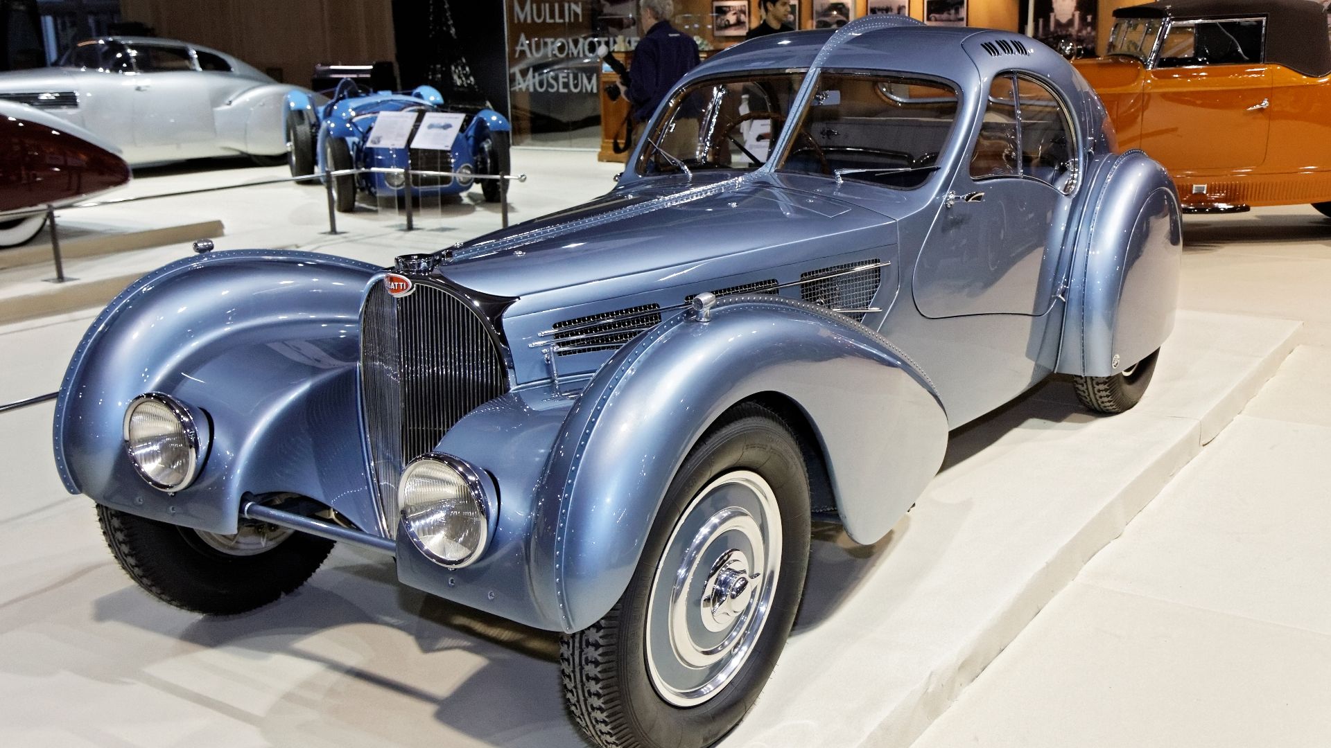 File:Paris - Retromobile 2012 - Bugatti type 57SC Atlantic - 1936 - 001.jpg