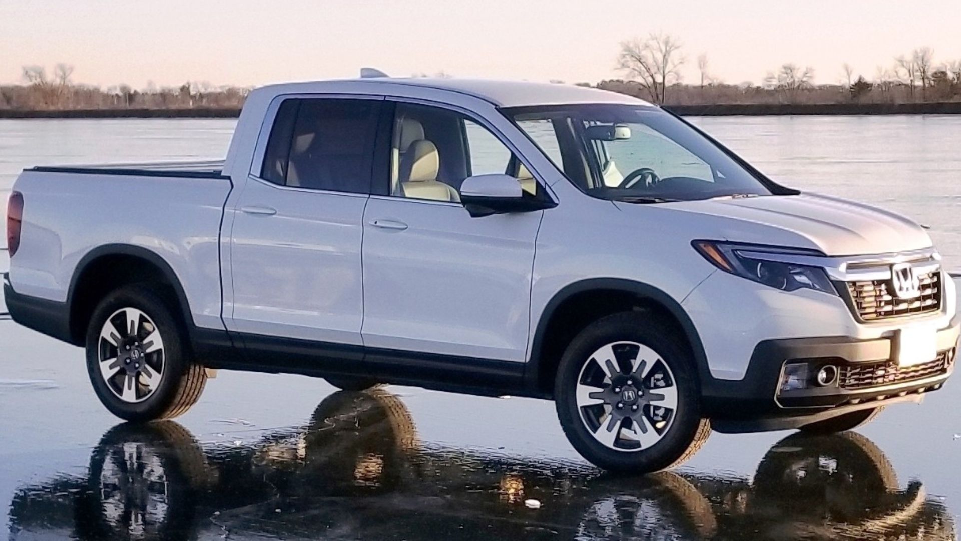 File:2018 Honda Ridgeline RTL-T-on ice cropped.jpg