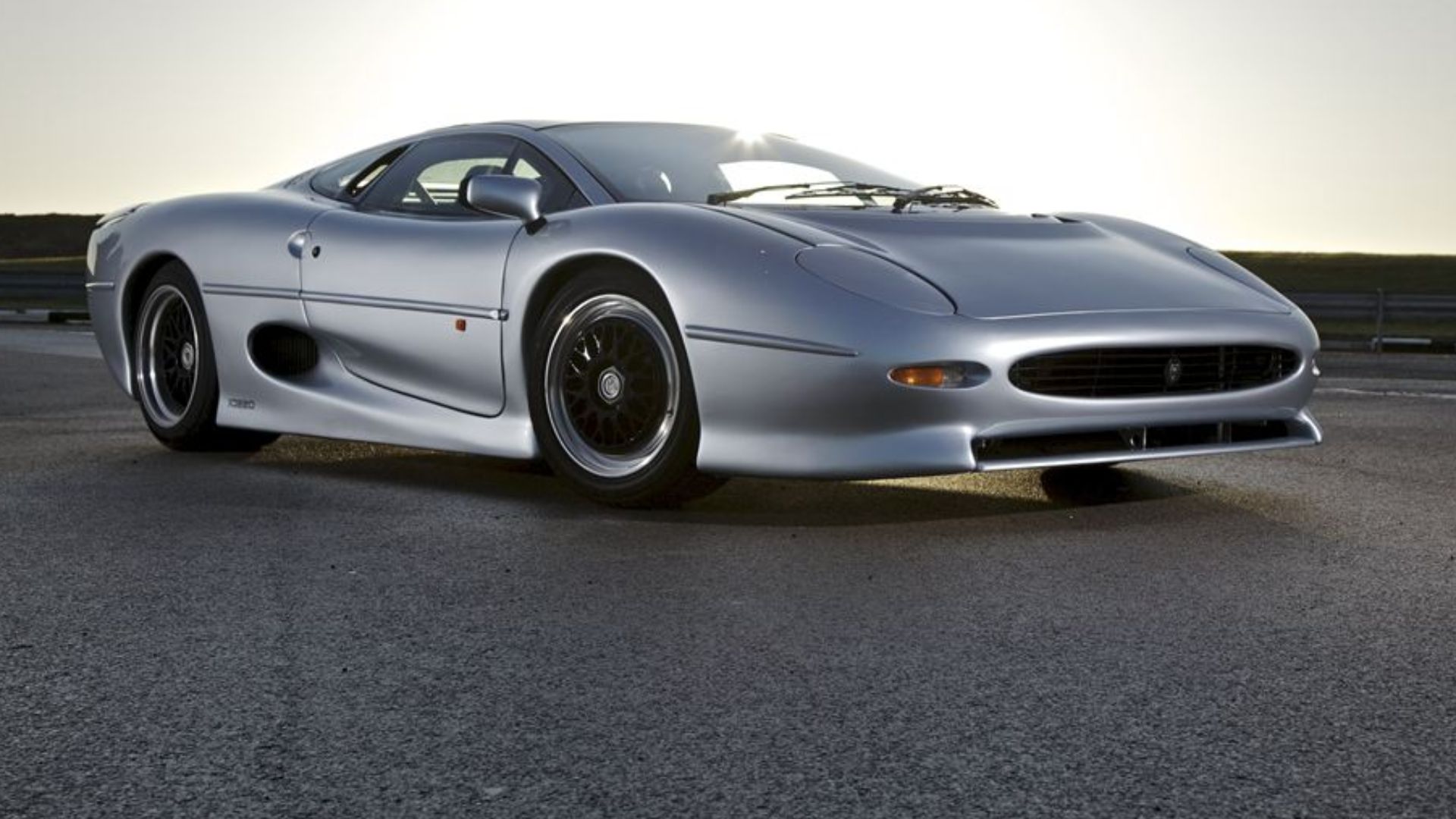 File:Jaguar XJ220 Front JagMENA.jpg