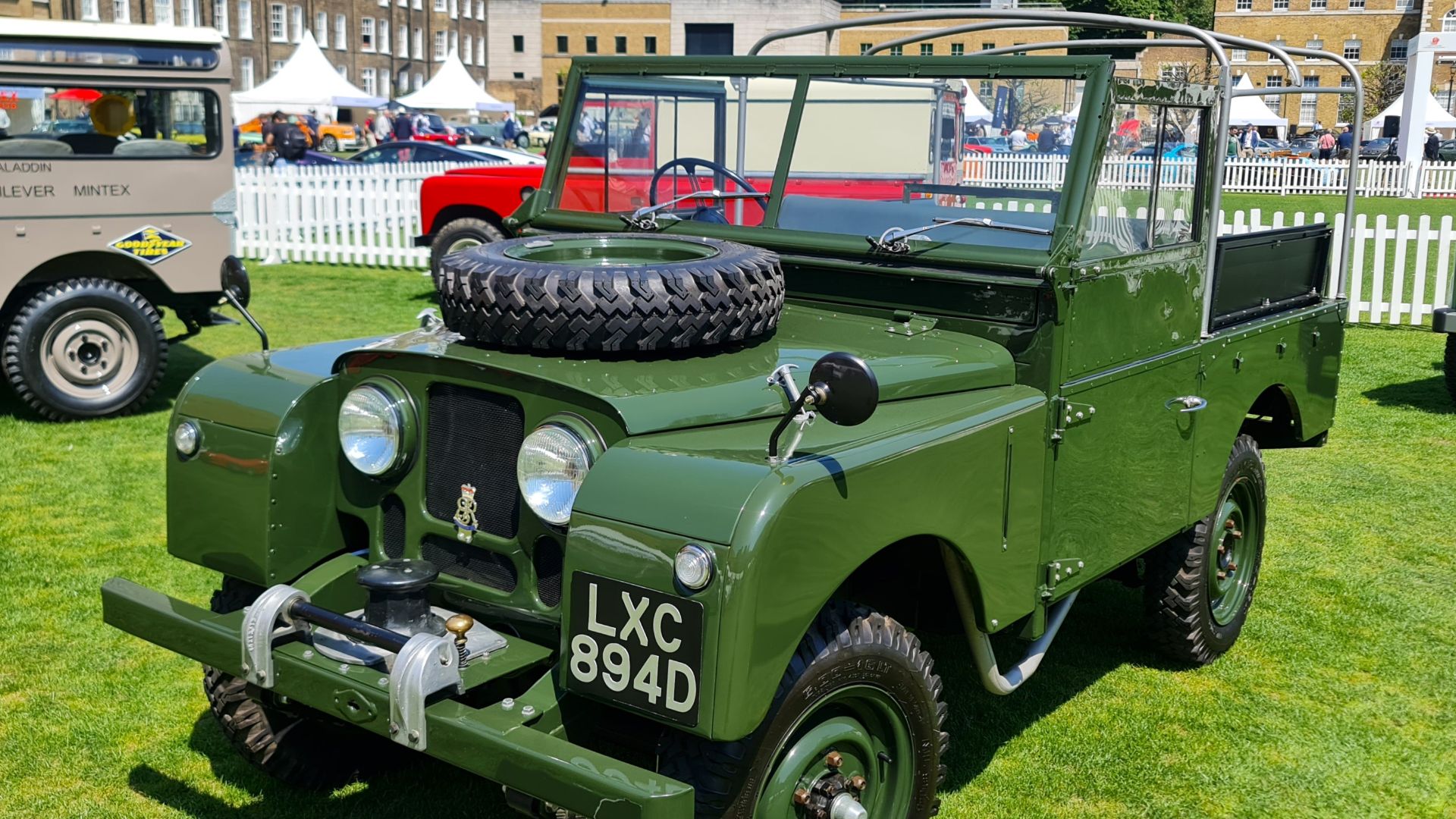 File:1954 Land Rover Balmoral 86 LCC23.jpg