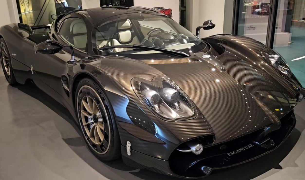 Pagani Carbon Fibre Body–Specs