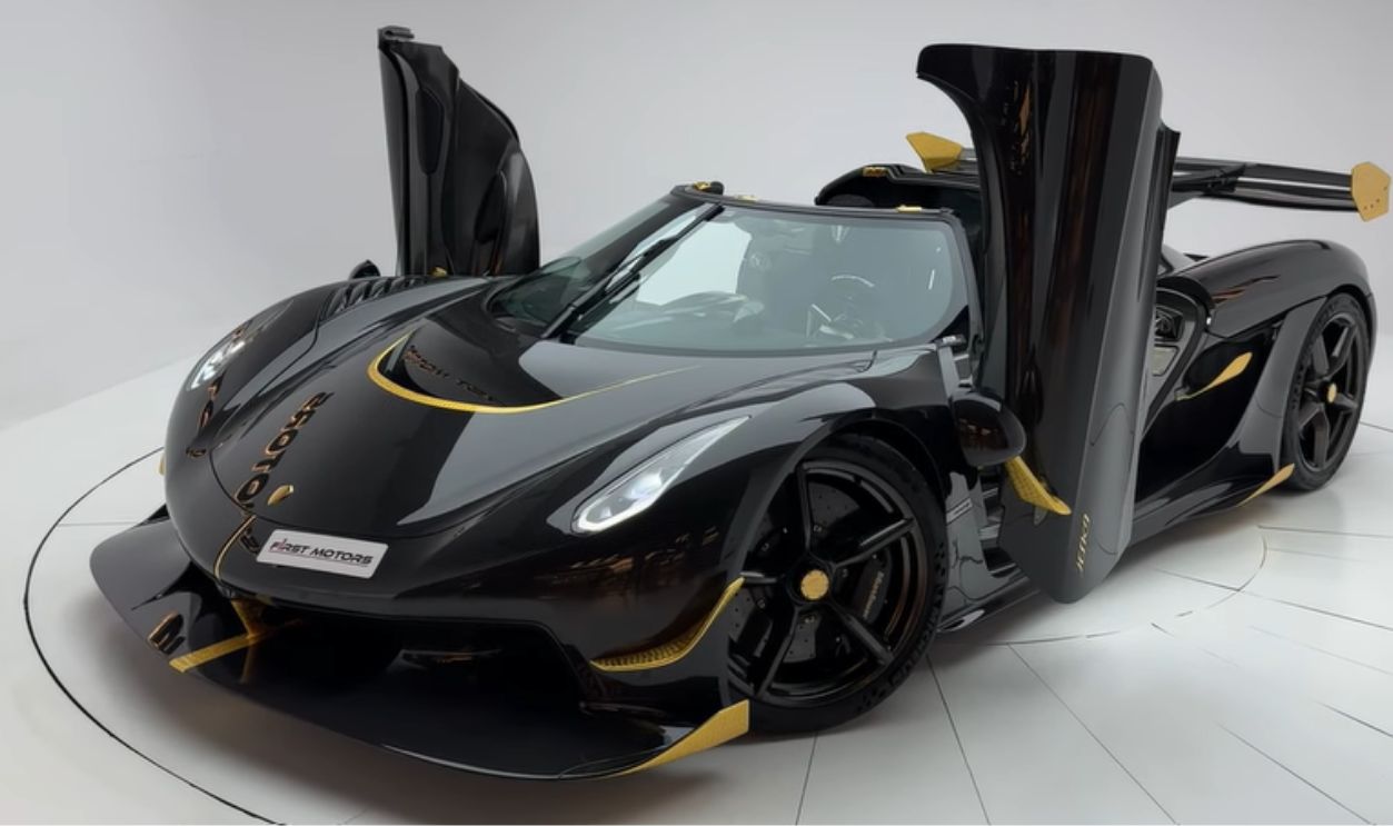 Koenigsegg Gold Racing Stripe