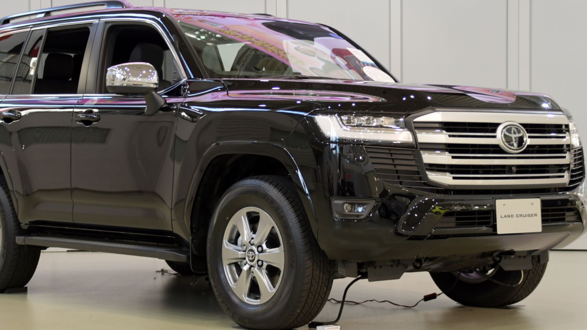 File:Toyota Land Cruiser VX VJA300W.jpg