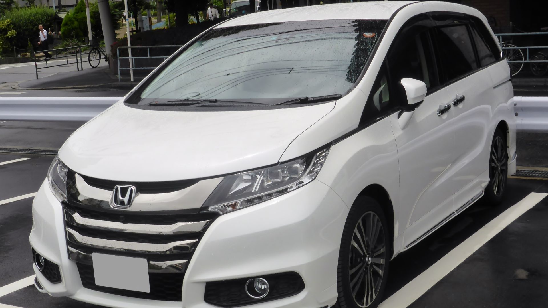 File:Honda ODYSSEY ABSOLUTE EX (RC1) front.jpg