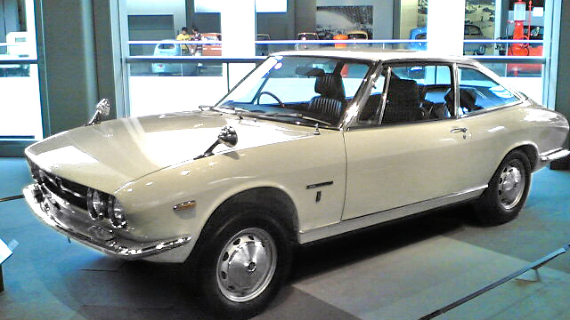 File:Isuzu 117 coupe 001.jpg