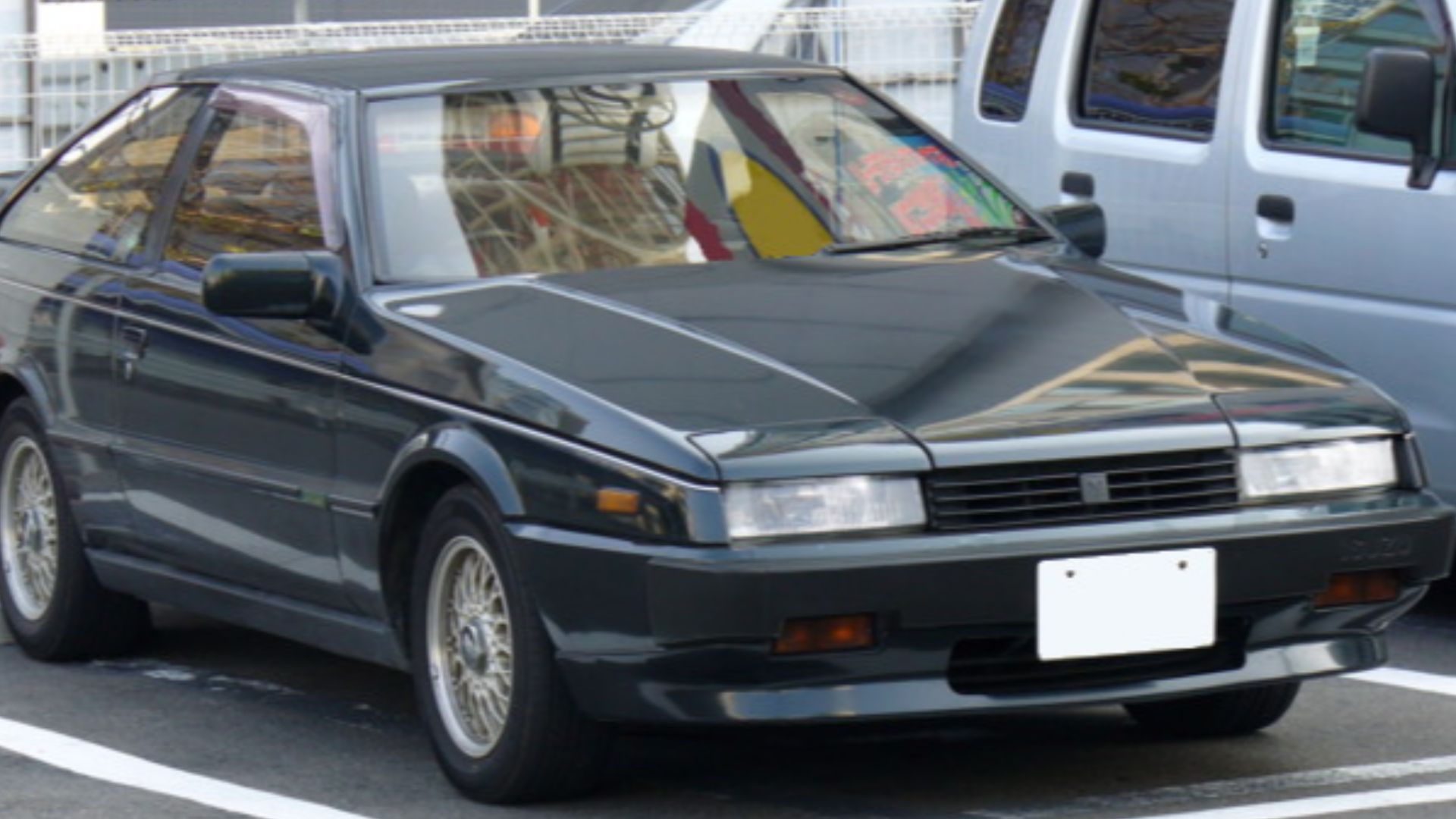 File:Isuzu Piazza (1981-1992).jpg