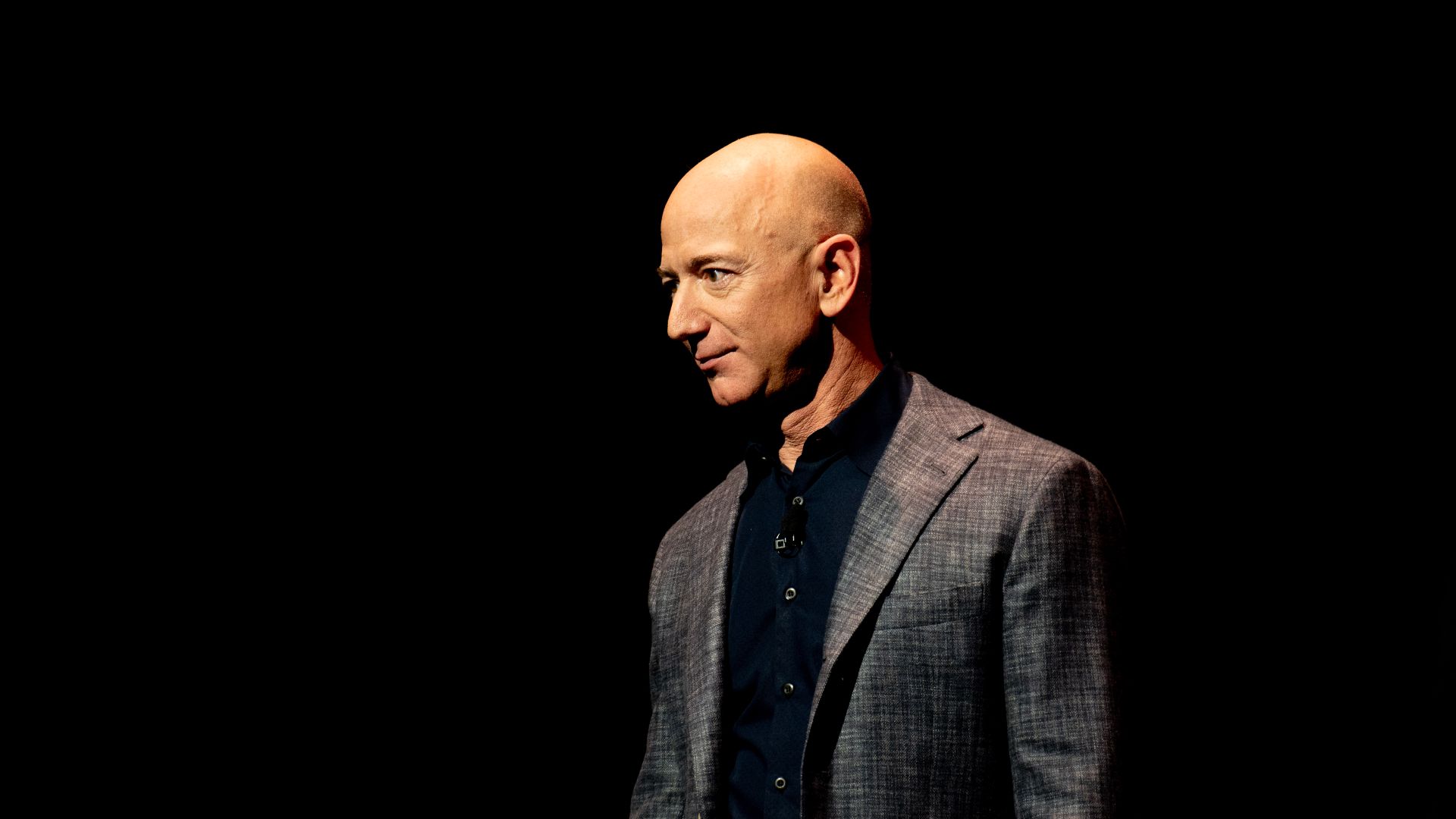 File:Jeff Bezos Unveils Blue Origin Lunar Lander.jpg