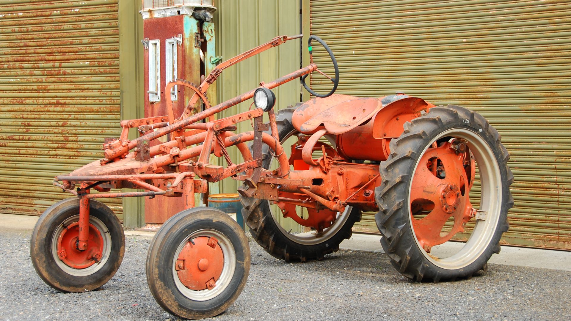 File:Allis Chalmer tractor.JPG