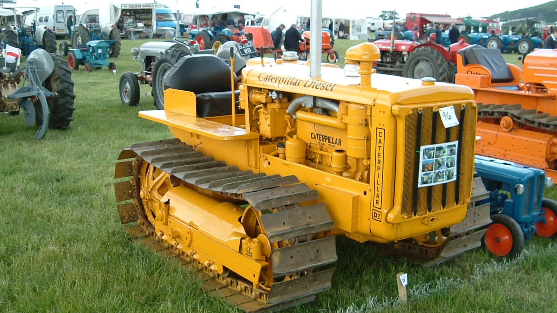 File:Caterpillar D2 at Belvoir 2007.JPG