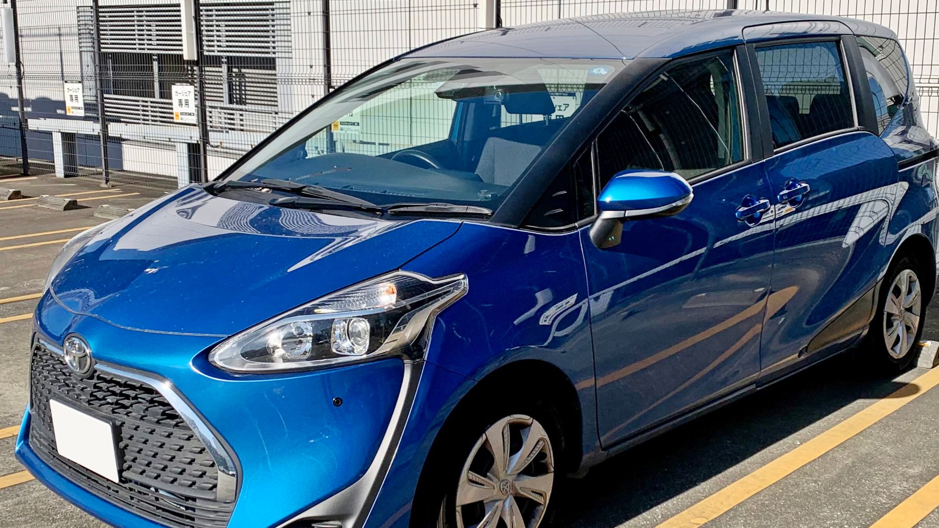 File:0 Toyota Sienta (XP170) 1.jpg