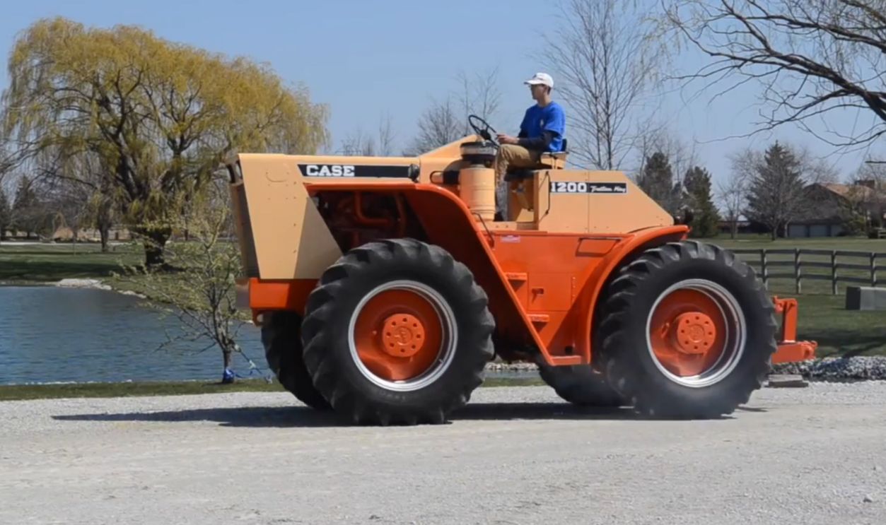 Case 1200 Traction King