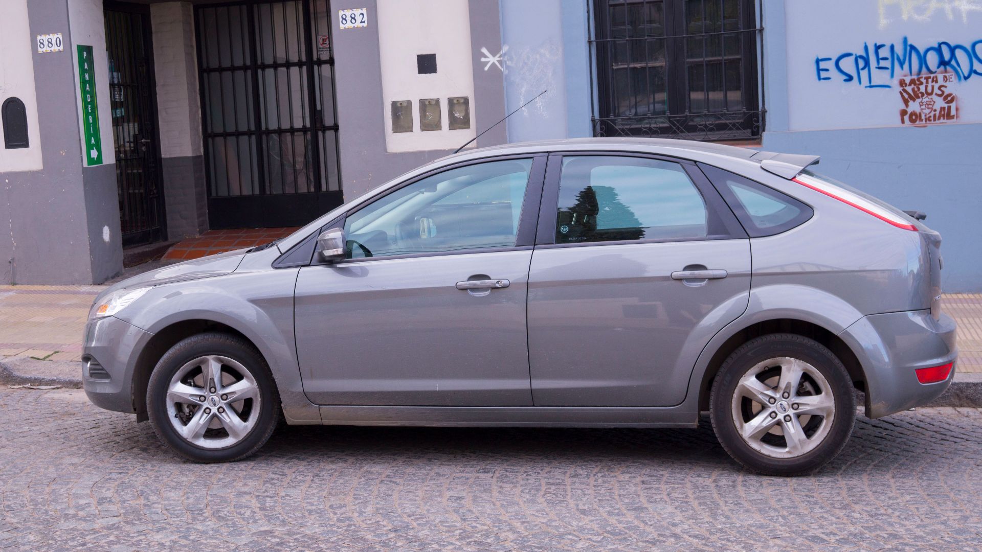 File:FordFocus-Tandil-ago2016.jpg