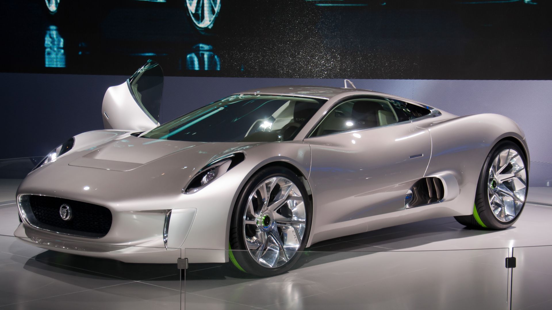 File:Silver jaguar c-x75.jpg