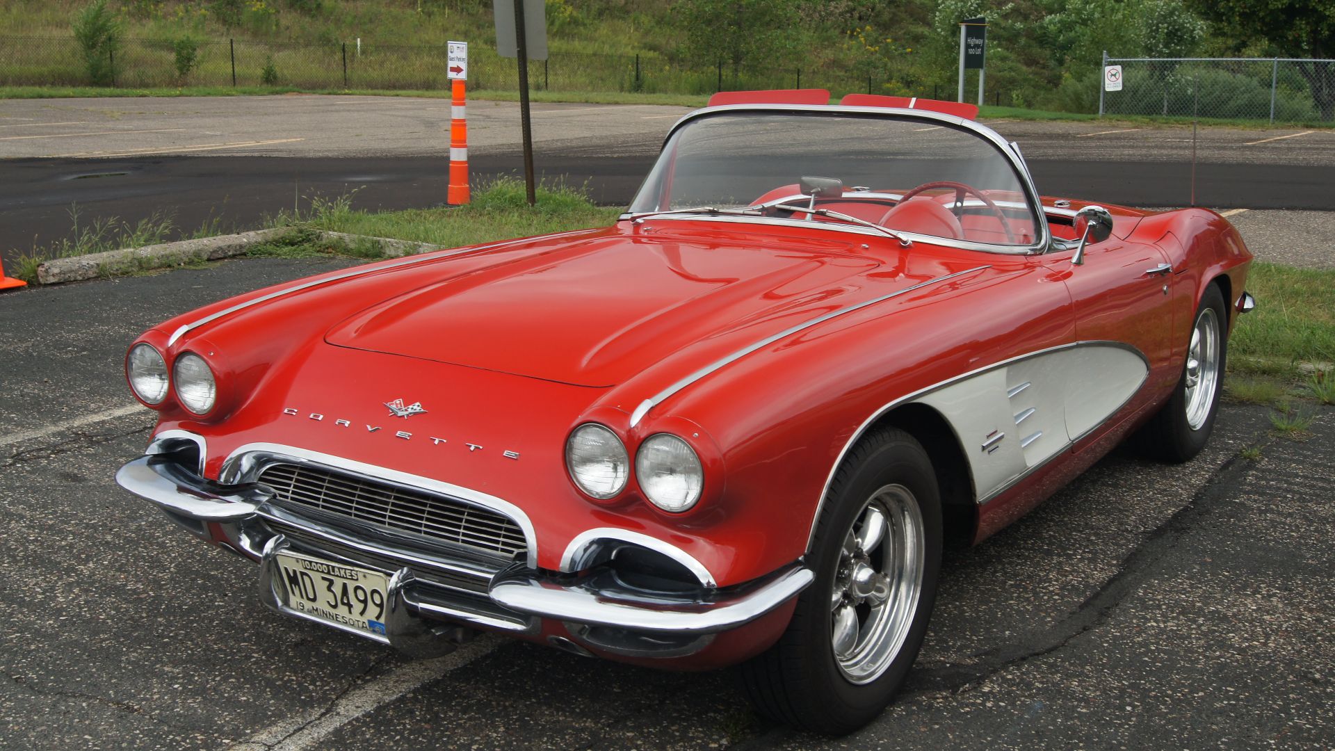 File:1961 Chevrolet Corvette (14872532747).jpg