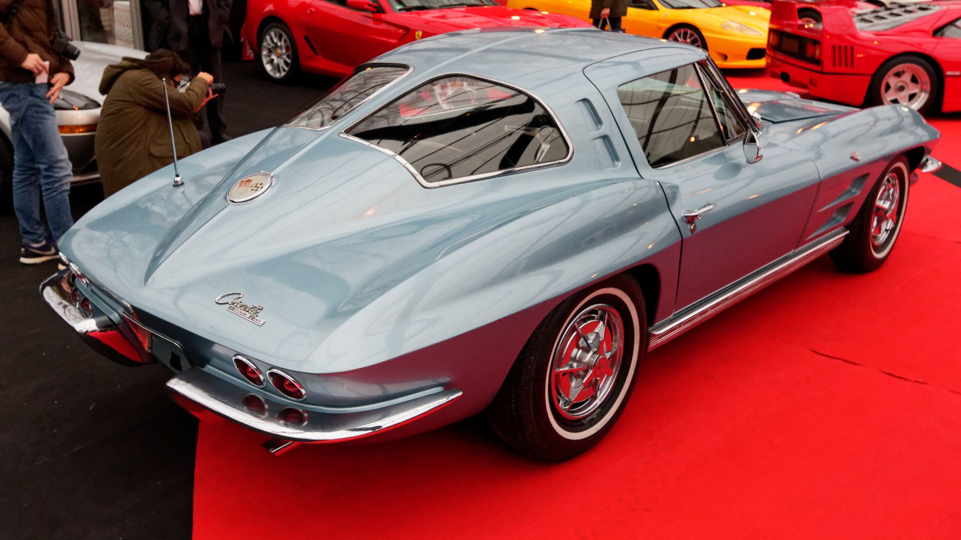File:Paris - RM Sotheby’s 2018 - Chevrolet Corvette sting ray split window coupé - 1963 - 004.jpg