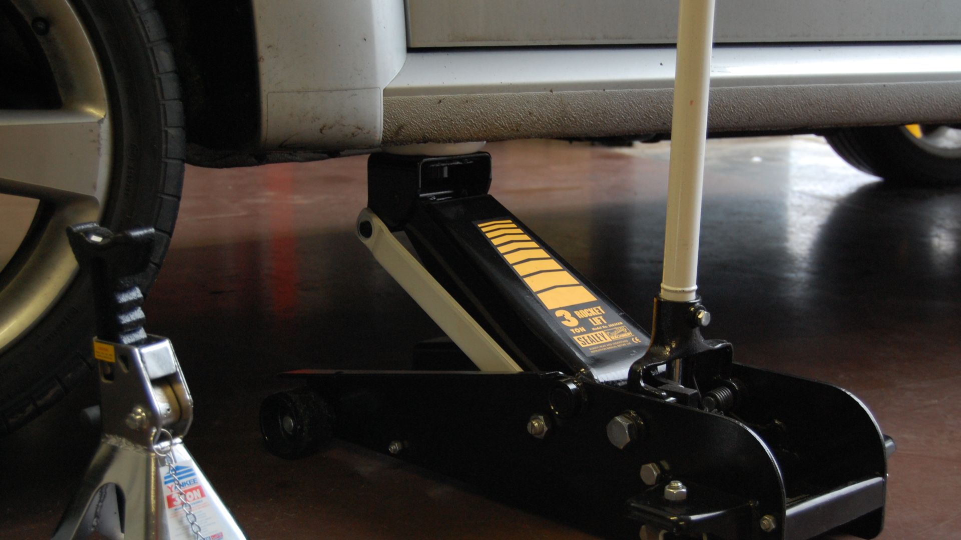 File:Sealey hydraulic jack and jack stand.jpg