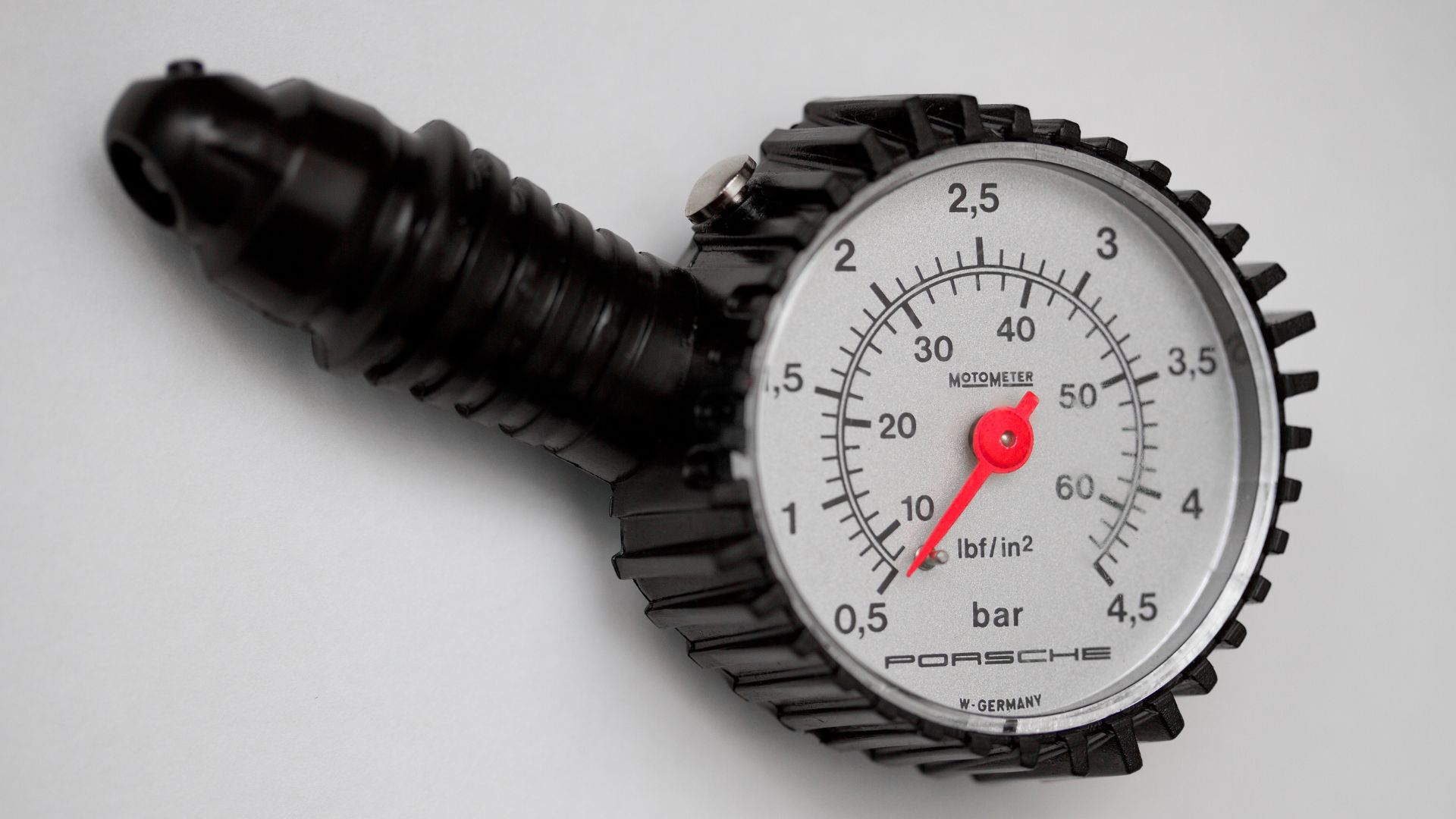 File:Porsche Tire Pressure Gauge (9207945919).jpg