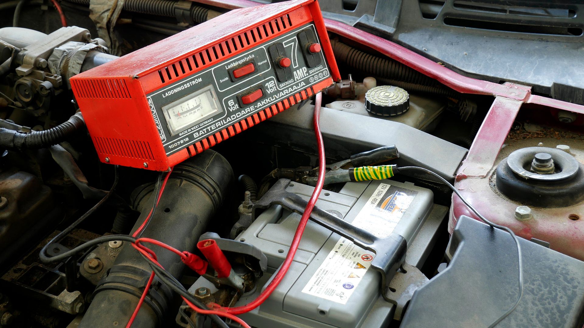 File:Car battery charging 20180405.jpg