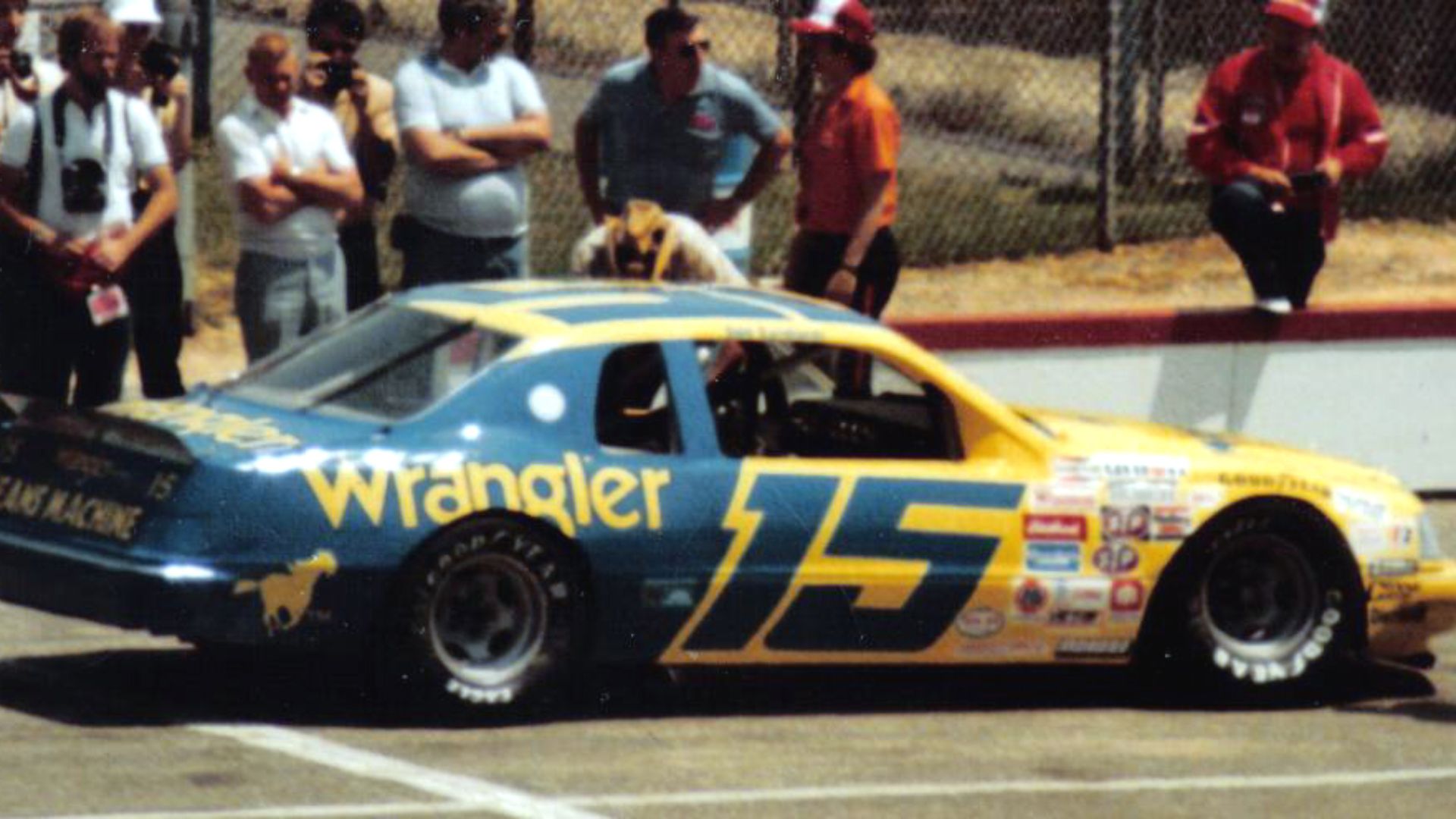 File:DaleEarnhardt15racecar1983.jpg