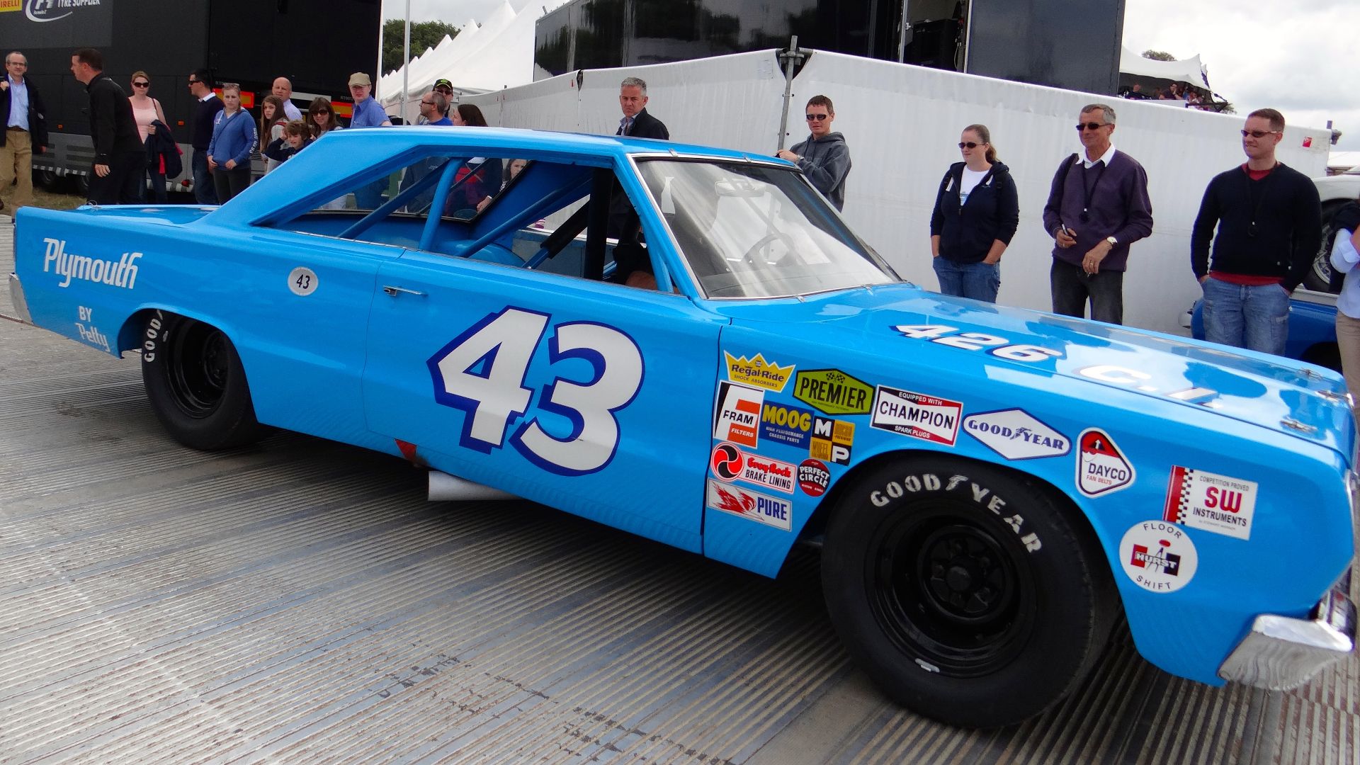 File:Plymouth Belvedere '67 of Richard Petty at Goodwood 2014 001.jpg