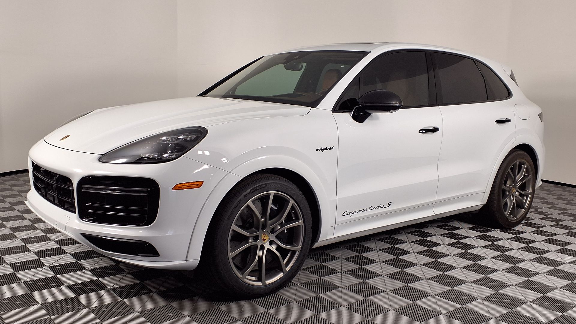 File:23 Porsche Cayenne Turbo S e-Hybrid.jpg