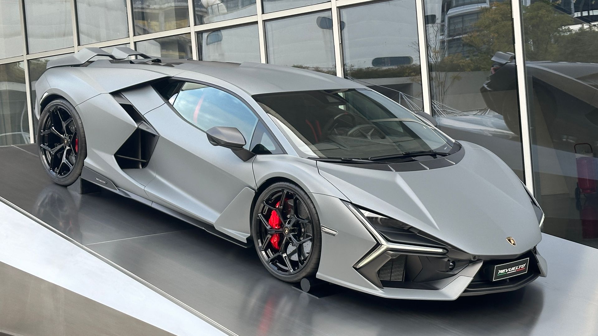 File:Lamborghini Revuelto 001.jpg