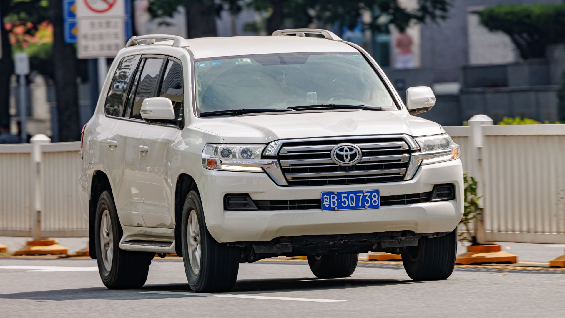 File:TOYOTA LAND CRUISER 200 China (8).jpg